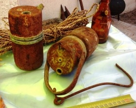 Carburos viejos. Pareja. Oxidados y maltratados por el tiempo. Sólo decoración.