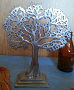 Árbol fabricado en aluminio. Nuevo.