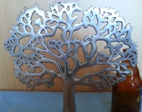 Árbol fabricado en aluminio. Nuevo.