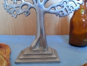 Árbol fabricado en aluminio. Nuevo.