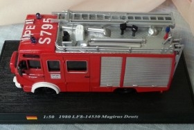 Coche de Bomberos. Modelo escala 1:50.