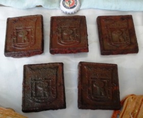 Viejos escudos de Madrid hierro macizo. 5 unidades. Para reutilizar. Emblemáticos