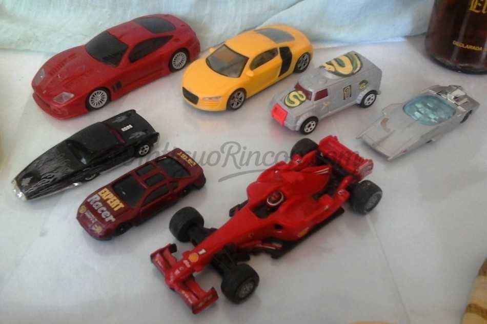 Coches en miniatura. 7 juguetes viejitos y diferentes.