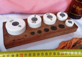 Antiguo juego de pesas originales en cerámica y bronce