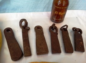 Antiguo y original juego de pesas centenarias. Ponderales. En hierro. 6 piezas