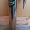 Columna Cervecera en metal con remates en plástico negro. Marca Heineken.