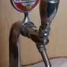 Columna Cervecera. Bronce blanco. Marca Cruzcampo.