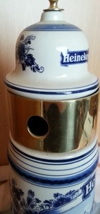 Columna cervecera en cerámica. Marca Heineken.