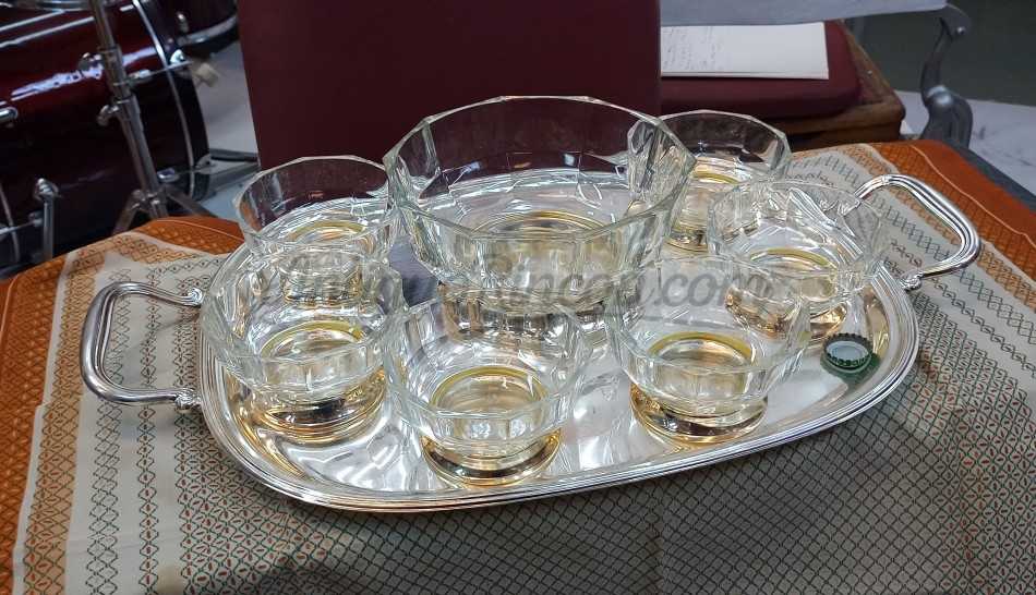 Copas. Magnífico conjunto de jarrón y 6 copas en vidrio tallado. Copas. Magnífico conjunto de jarrón y 6 copas en vidrio tallado.