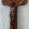 Crucifijo viejo con cristo en madera y metal. Viejo. Enorme tamaño