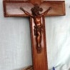 Crucifijo antiguo. En madera y bronce. Old crucifix. Wood and bronze