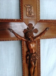 Crucifijo antiguo. En madera y bronce. Old crucifix. Wood and bronze