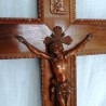 Crucifijo antiguo. En madera y bronce. Old crucifix. Wood and bronze