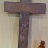 Crucifijo en metal y madera. Preciosa pieza. Años 70