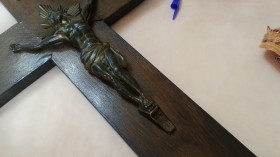 Crucifijo en madera y Cristo en metal. VIntage.Años 80