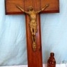 Crucifijo viejo. En madera y metal. Old crucifix. Wood and metal