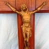 Crucifijo viejo. En madera y metal. Old crucifix. Wood and metal