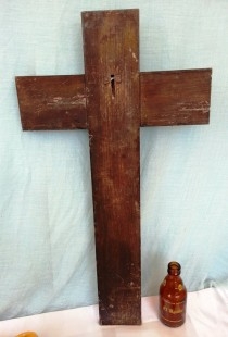 Crucifijo viejo. En madera y metal. Old crucifix. Wood and metal