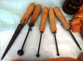 Herramientas de maestro curtidor. 5 unidades diferentes.