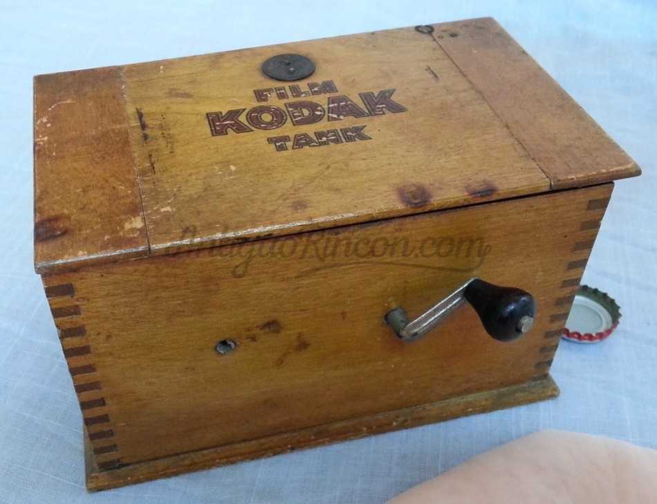 Caja de revelado antigua. Marca Kodak.