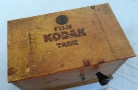 Caja de revelado antigua. Marca Kodak.