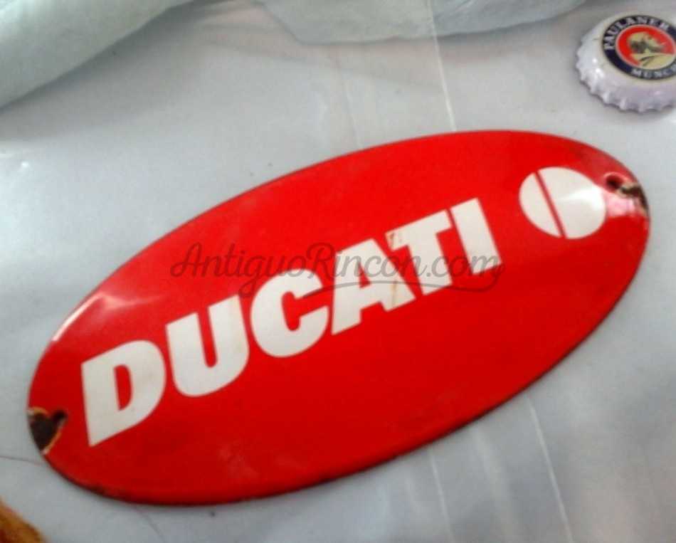 Chapa, anagrama de ducati. Vieja pieza