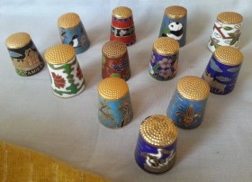 Dedales. Colección de 12 unid. Metálicos policromados. Old timbles.