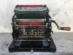 Multicopista gestetner. Centenaria año 1913. Impresionante. Maquinaria de época en alquiler.