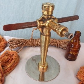 Espadín, grifo de cerveza antiguo. En bronce. Para conectar al antiguo barril