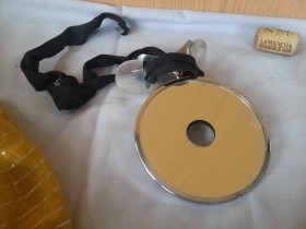 Espejo de doctor para la cabeza. Muy viejo. Otorrinonaringología.