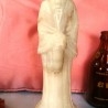 Figura en alabastro de anciano chino.