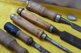 Formones viejos de maestro carpintero. 5 herramientas.