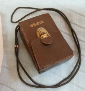 Fotómetro antiguo en su funda original.