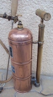 Fumigador. Pulverizador en cobre. Marca Muratori de las décadas de 1950/1975