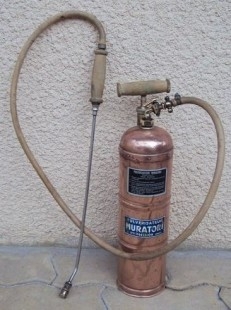 Fumigador. Pulverizador en cobre. Marca Muratori de las décadas de 1950/1975