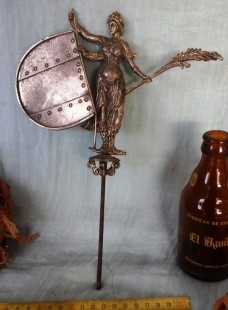 Viejo giraldillo. Preciosa pieza para reutilizar y decorar.