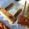 Gramiles. Pareja. Viejas herramientas medición de carpinteros y ebanistas en alquiler para atrezzo.