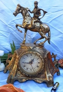 Reloj de mesa en aleación de bronce. Funcionando. AÑOS 70