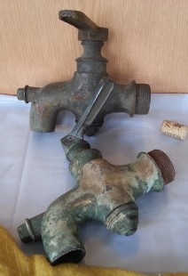 Grifos de jardín enormes. Pareja. 3 kg. Total. En bronce. Huge garden taps. Coup