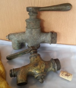 Grifos de jardín enormes. Pareja. 4 kg. Total. En bronce. Huge garden taps. Coup