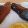 Hormas de maestro zapatero en madera. Años 20. Centenarias. Ancient hormes. Alquiler utilería zapatería antigua.