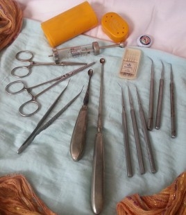 Instrumental de dentista. Viejo instrumental médico.