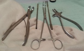 Instrumental médico. 5 instrumentos quirúrgicos años 70