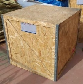 Cajón enorme de madera. Utilizados para atrezzo o  decoración de grandes espacios.