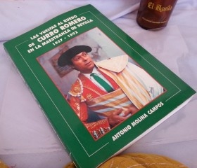 Libro taurino. Curro romero. Editado en sept. 92 book of bulls