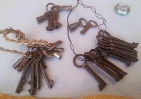 Llaves en manojo. Antiguas. 10 unidades.