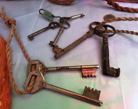 Colección de viejas llaves originales. Atrezzo en Portugal para el cine.