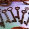 Colección de viejas llaves originales. Cerrajería de época para la industria teatral.