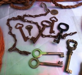 Colección de viejas llaves originales + cadenita.