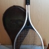 Raqueta de tenis en aluminio.